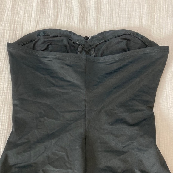 Miraclesuit Camilla Black Bandeau Ruffle Swimsuit Strapless Women's Size 8 - Picture 5 of 15